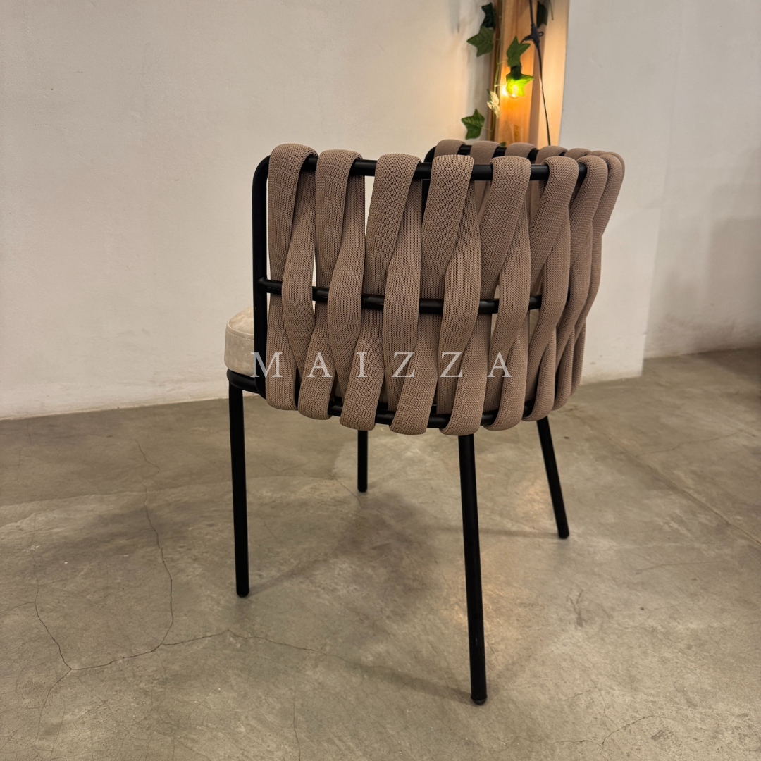 Silla - Modelo Trama