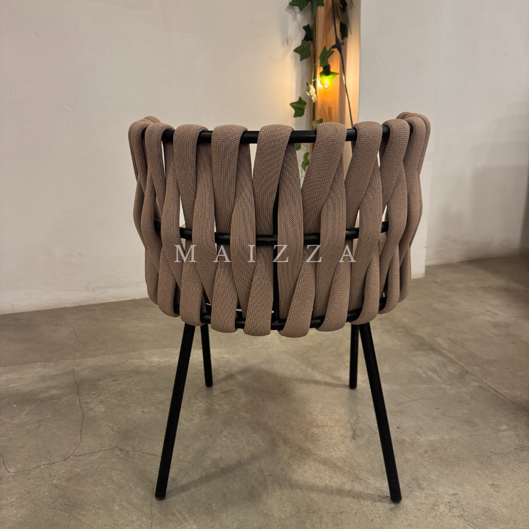 Silla - Modelo Trama