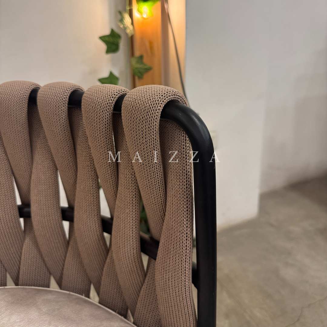 Silla - Modelo Trama