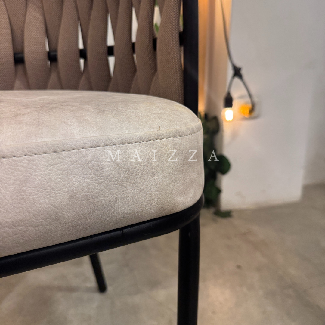 Silla - Modelo Trama